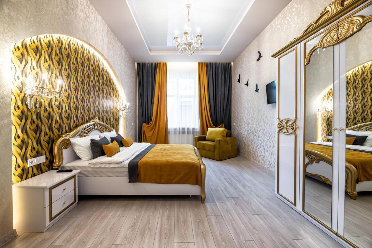 2 Bedroom Apartment Tykha Street City Center With Parking Place Leopoli Esterno foto