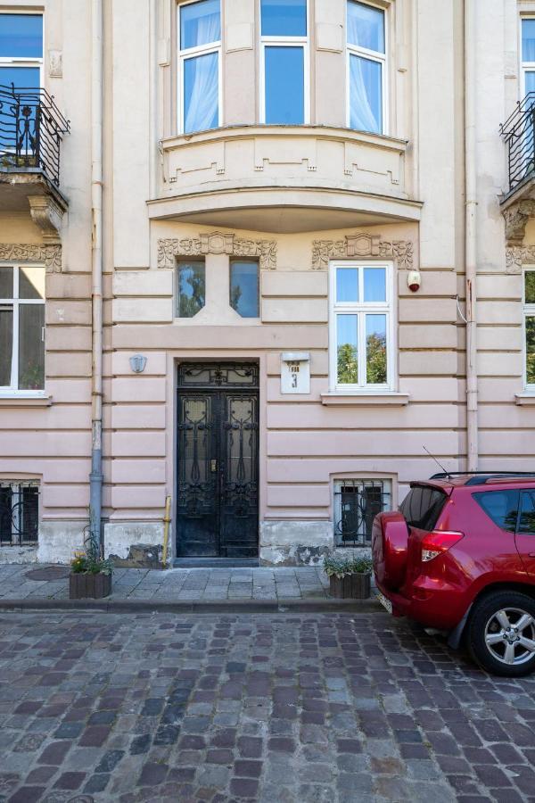 2 Bedroom Apartment Tykha Street City Center With Parking Place Leopoli Esterno foto