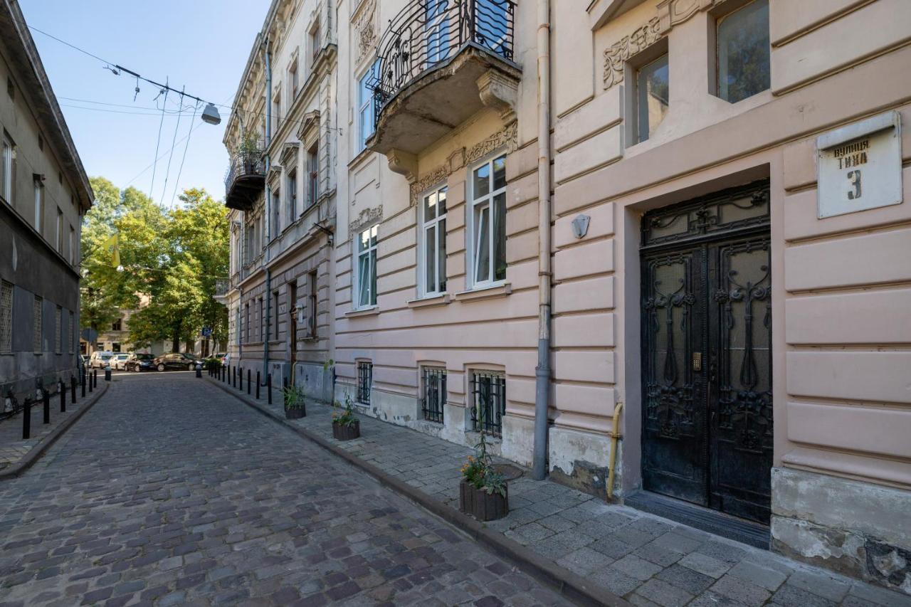 2 Bedroom Apartment Tykha Street City Center With Parking Place Leopoli Esterno foto