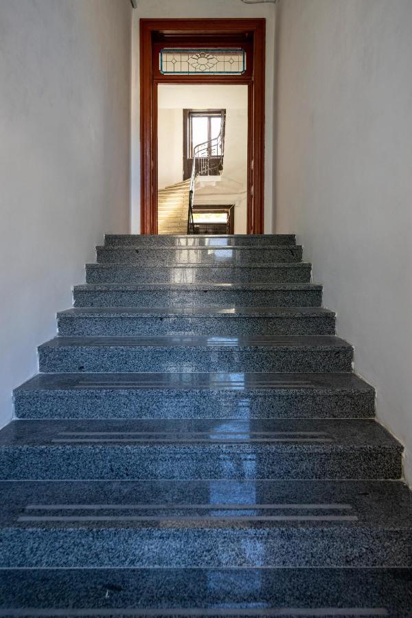 2 Bedroom Apartment Tykha Street City Center With Parking Place Leopoli Esterno foto